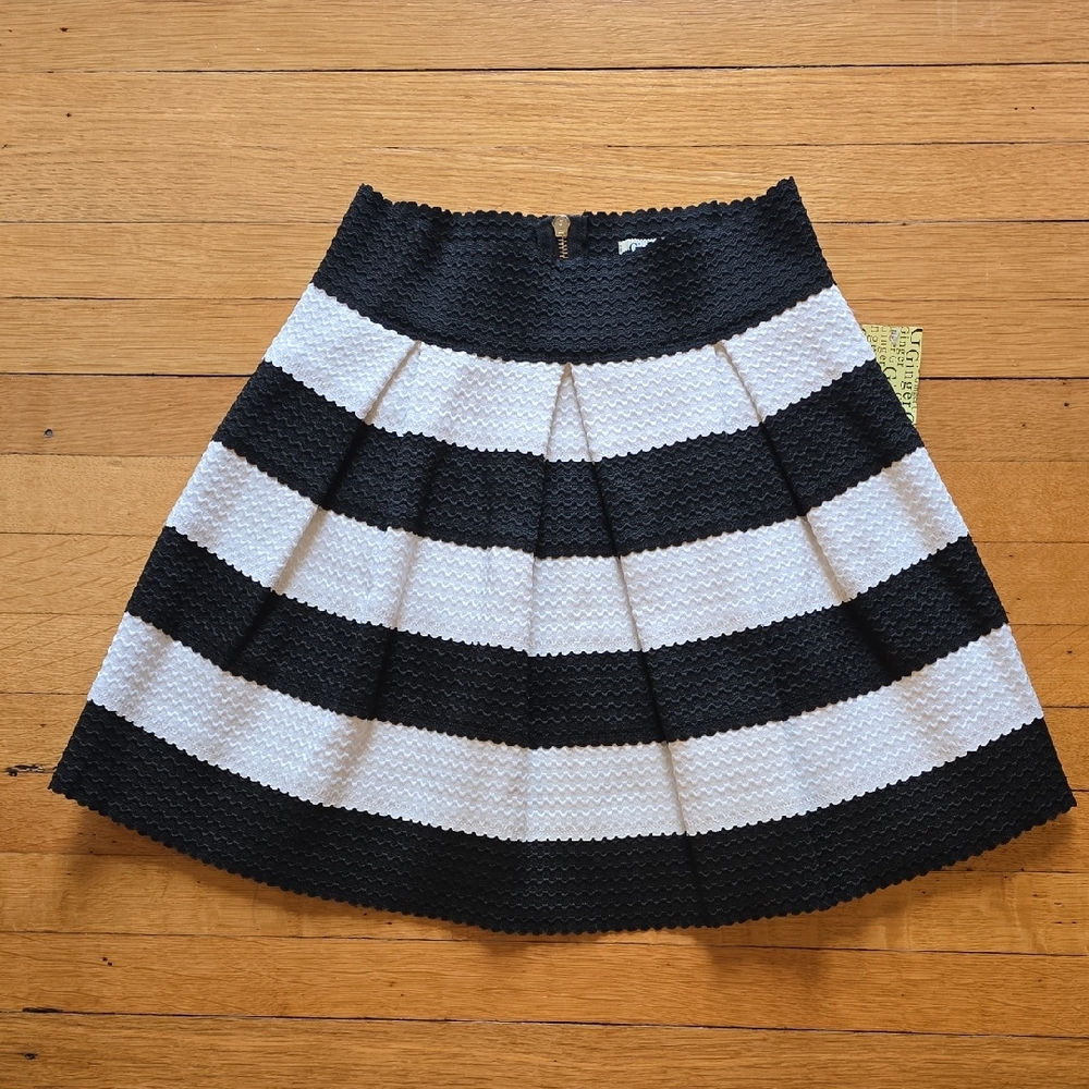 NWT, Ginger G, Black & Ivory,  Textured Skater Mini Skirt, Women's S
